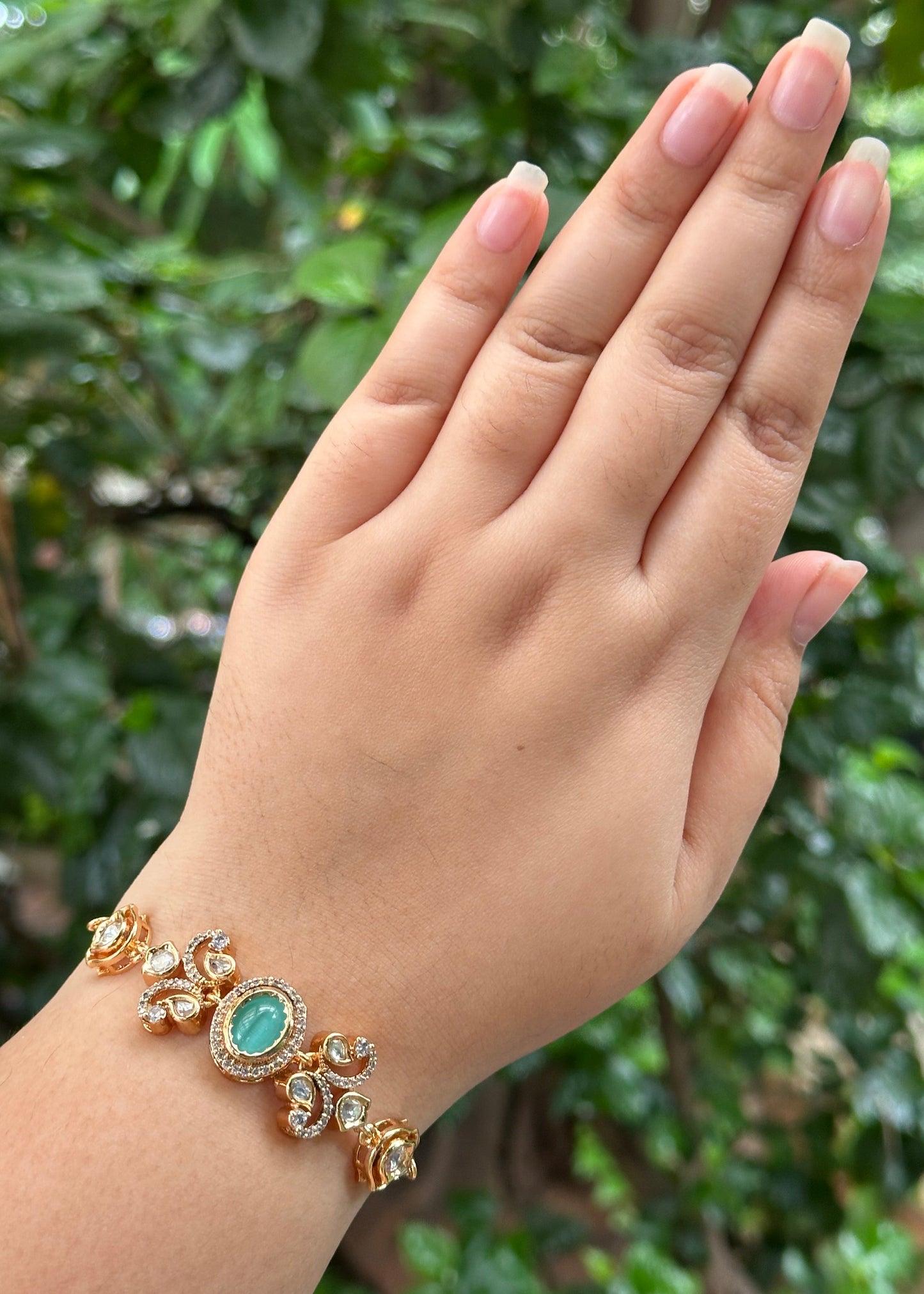 Aarohi Gold Luxe Bracelet