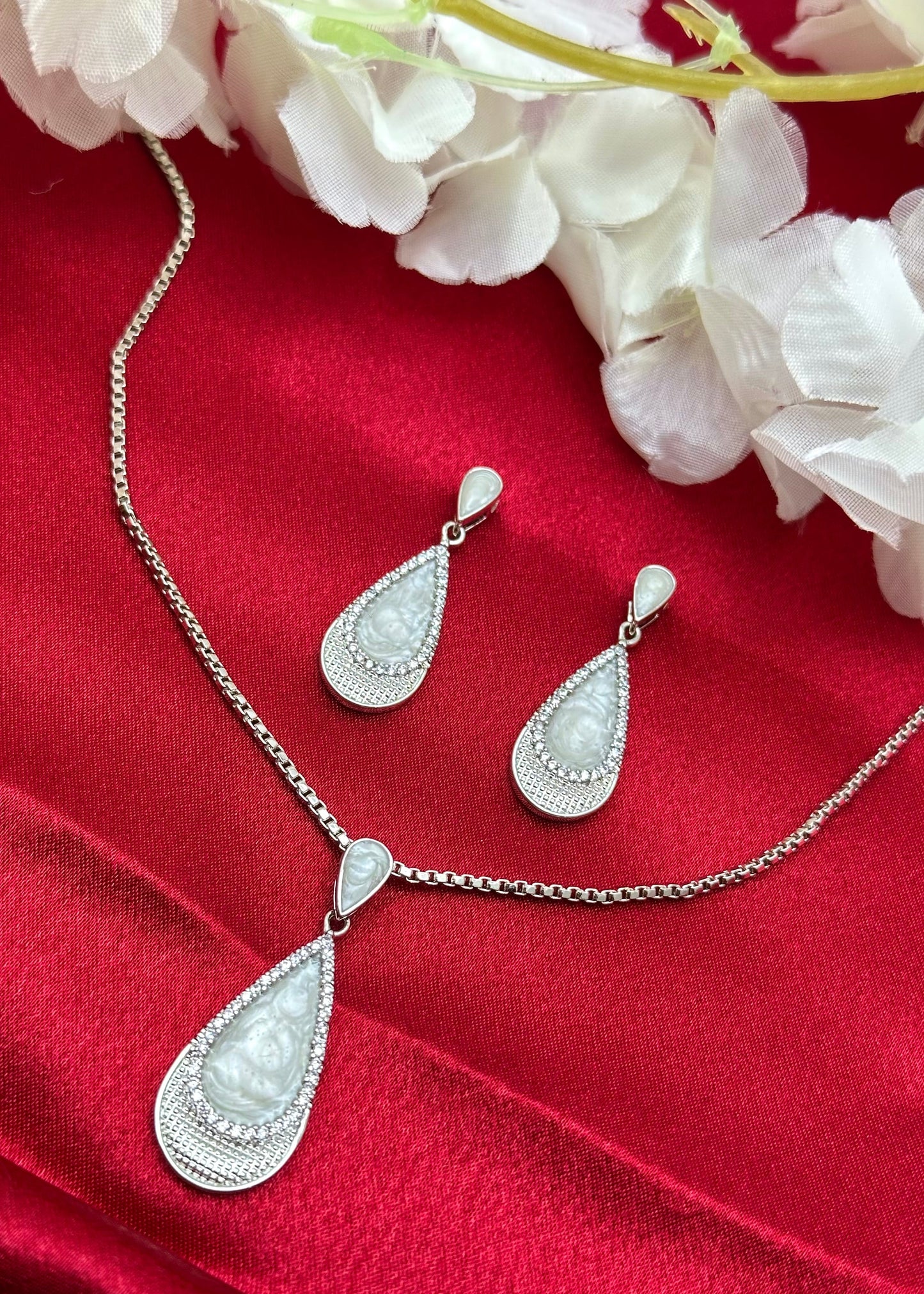 Ivora Pendant Set