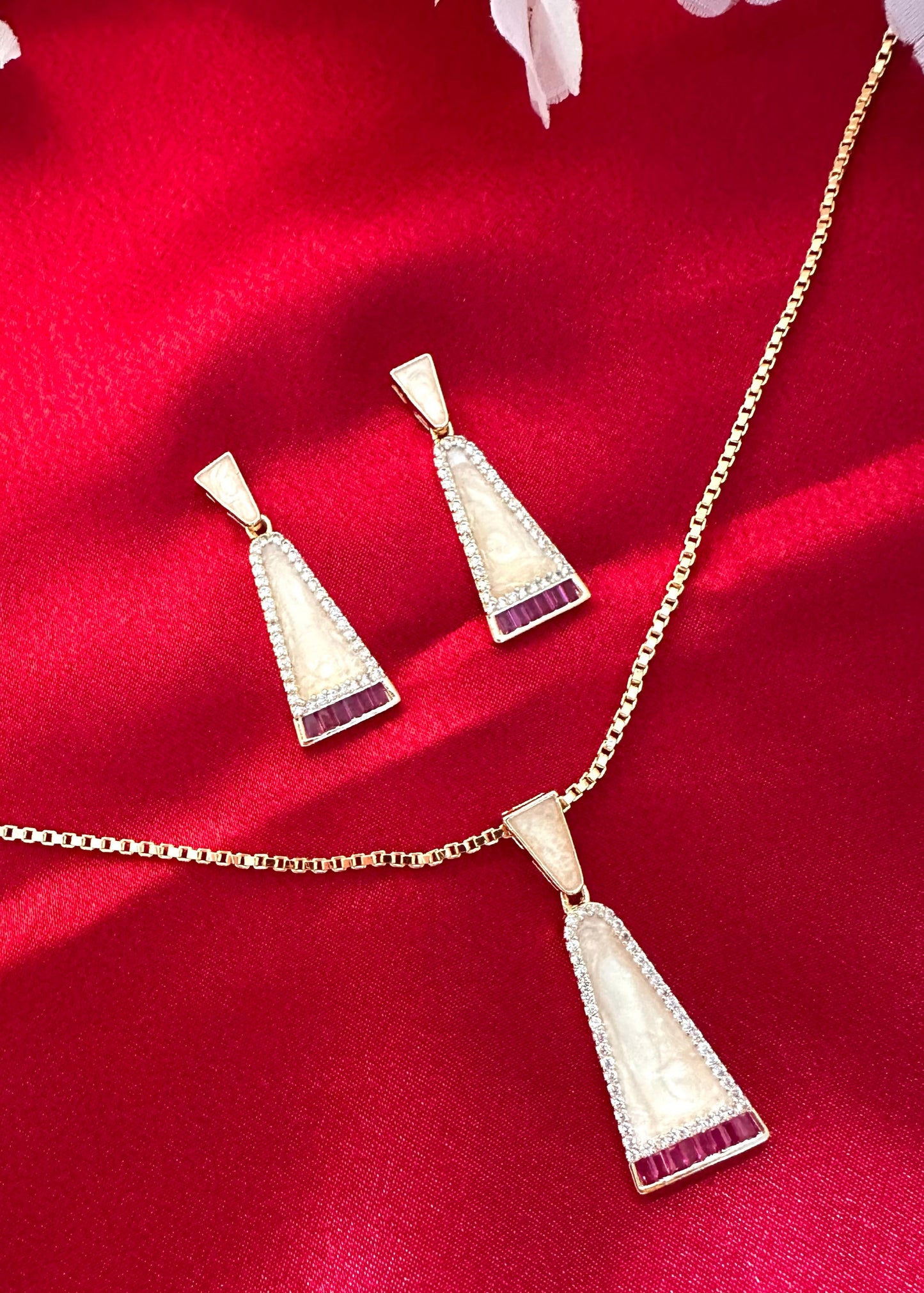 Pearl Gold Radiance Pendent Set