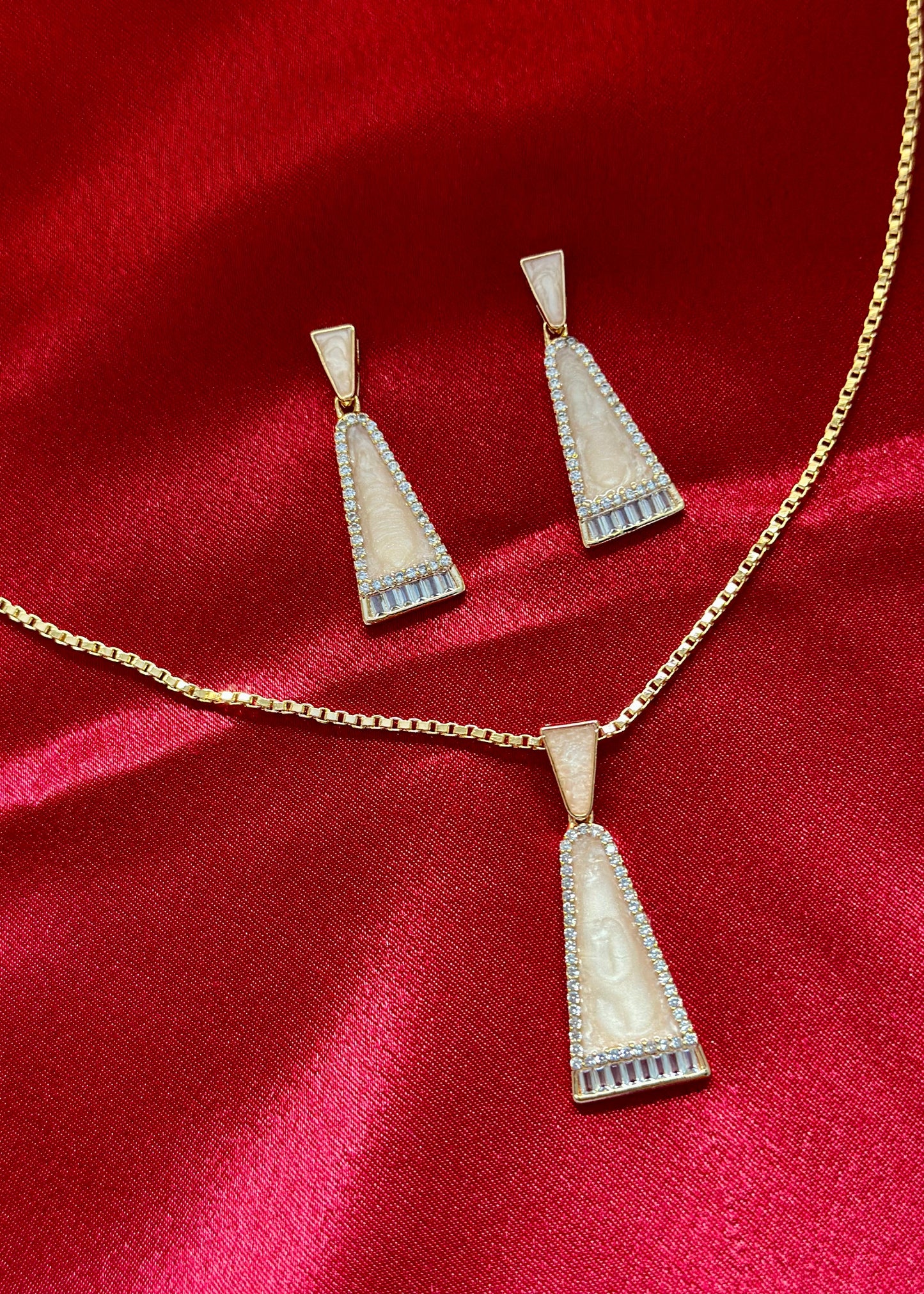 Pearl Gold Radiance Pendent Set