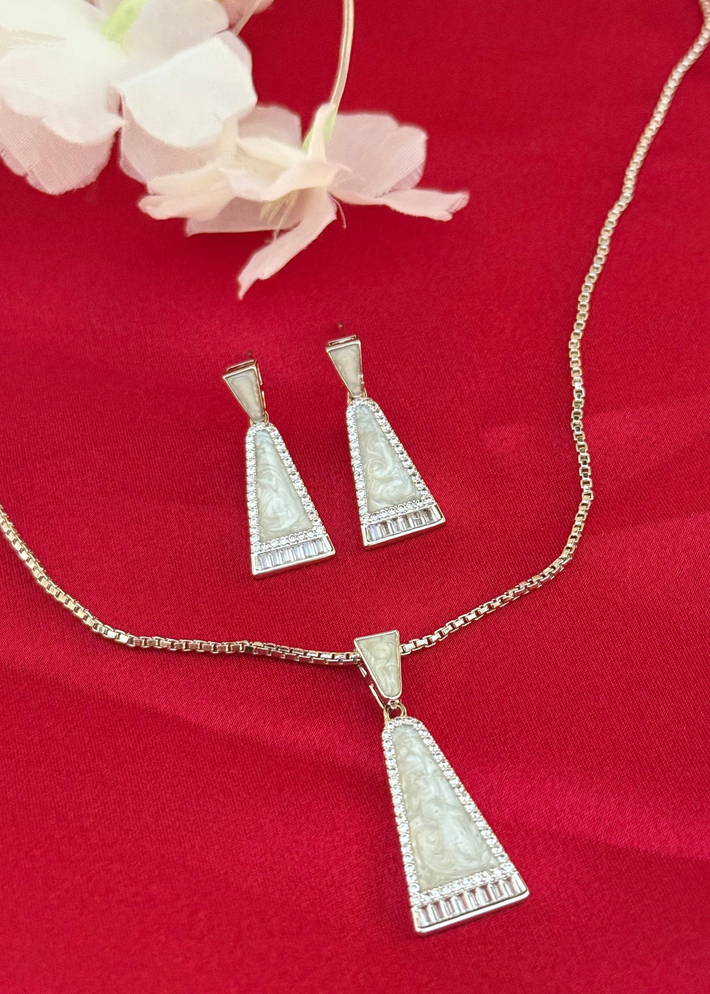Pearl Silver Radiance Pendent Set