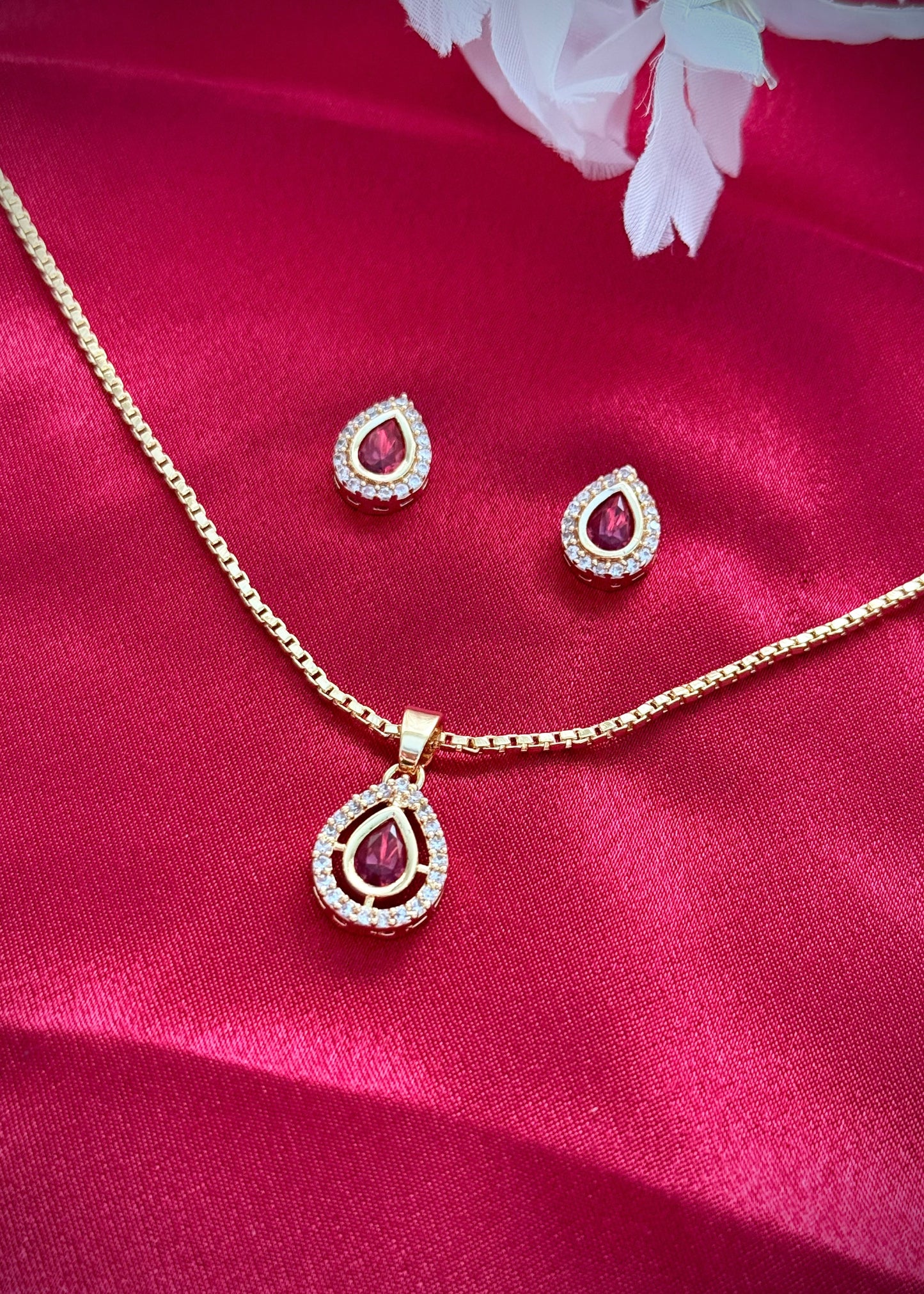 Amara Pendent Set