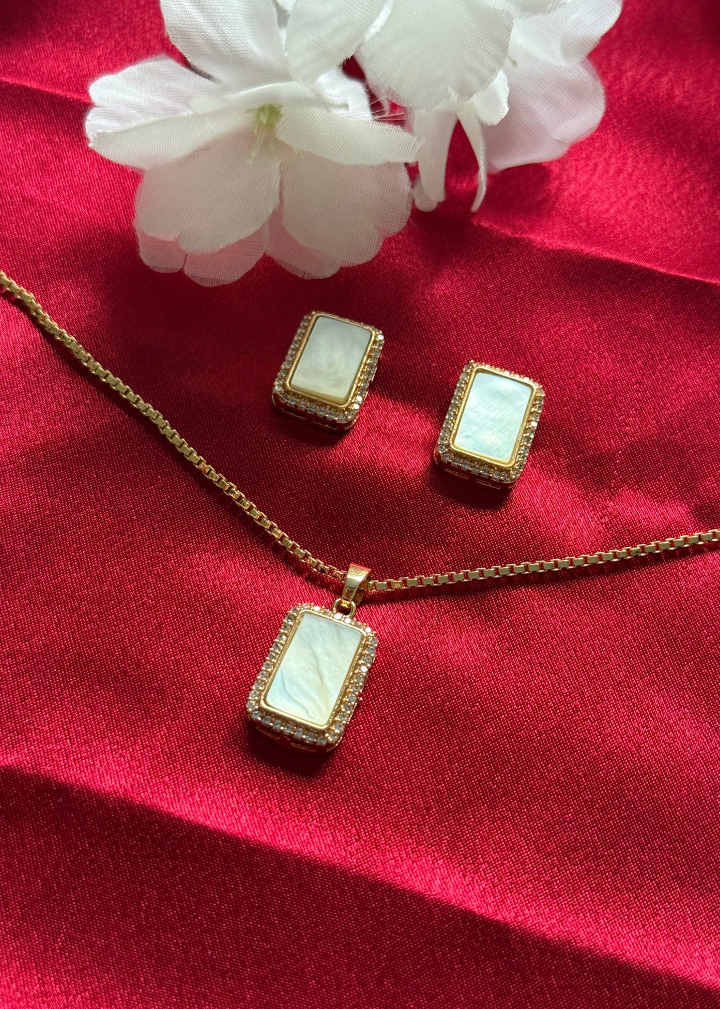 Opaline Pendent Set
