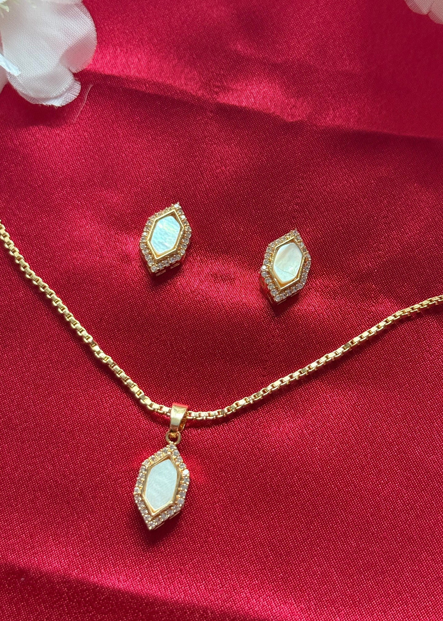 Belliza Pendent Set
