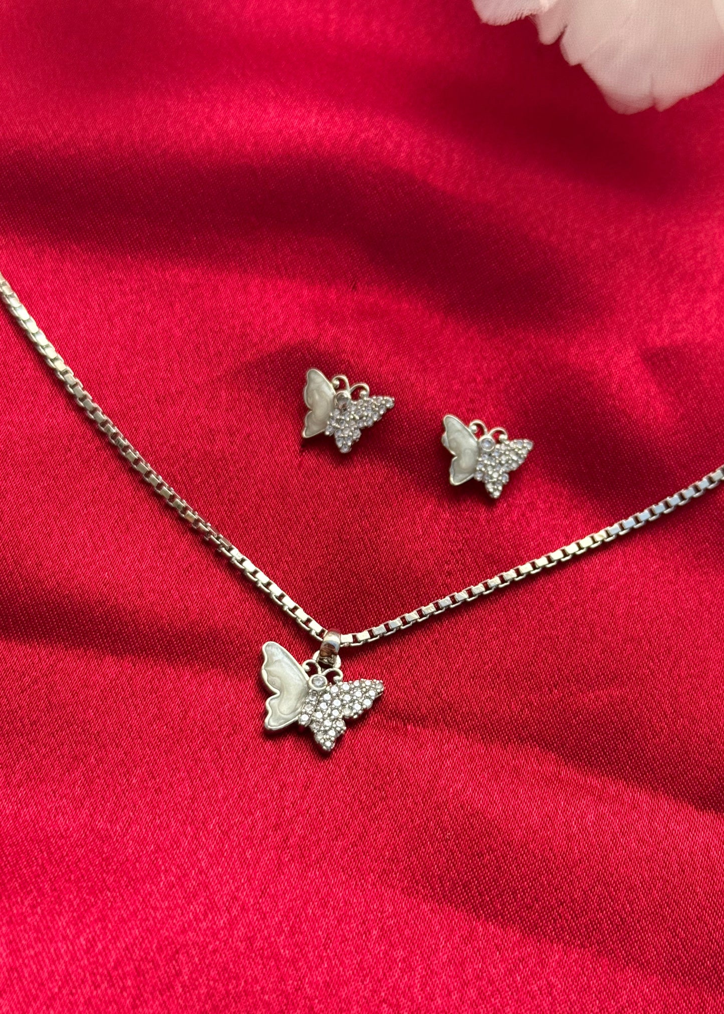 Elira Pendant Set
