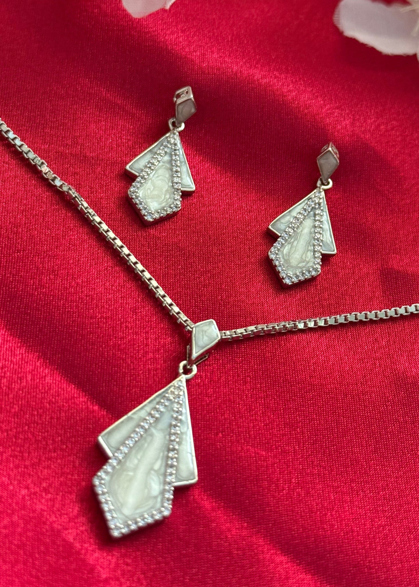 Alira Pendent Set