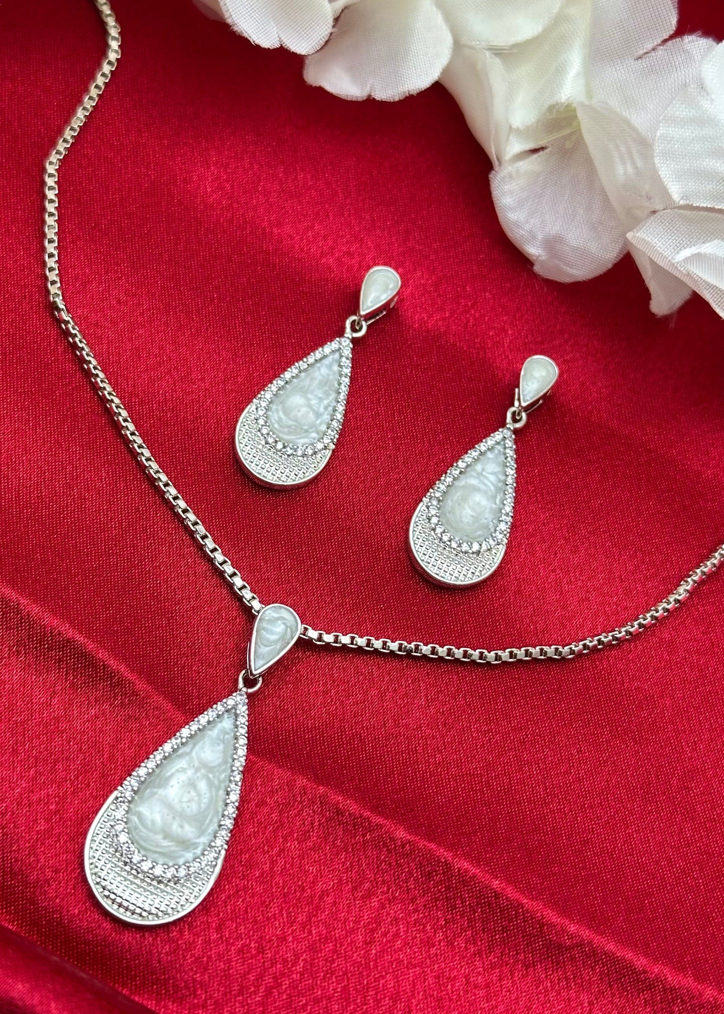 Ivora Pendant Set