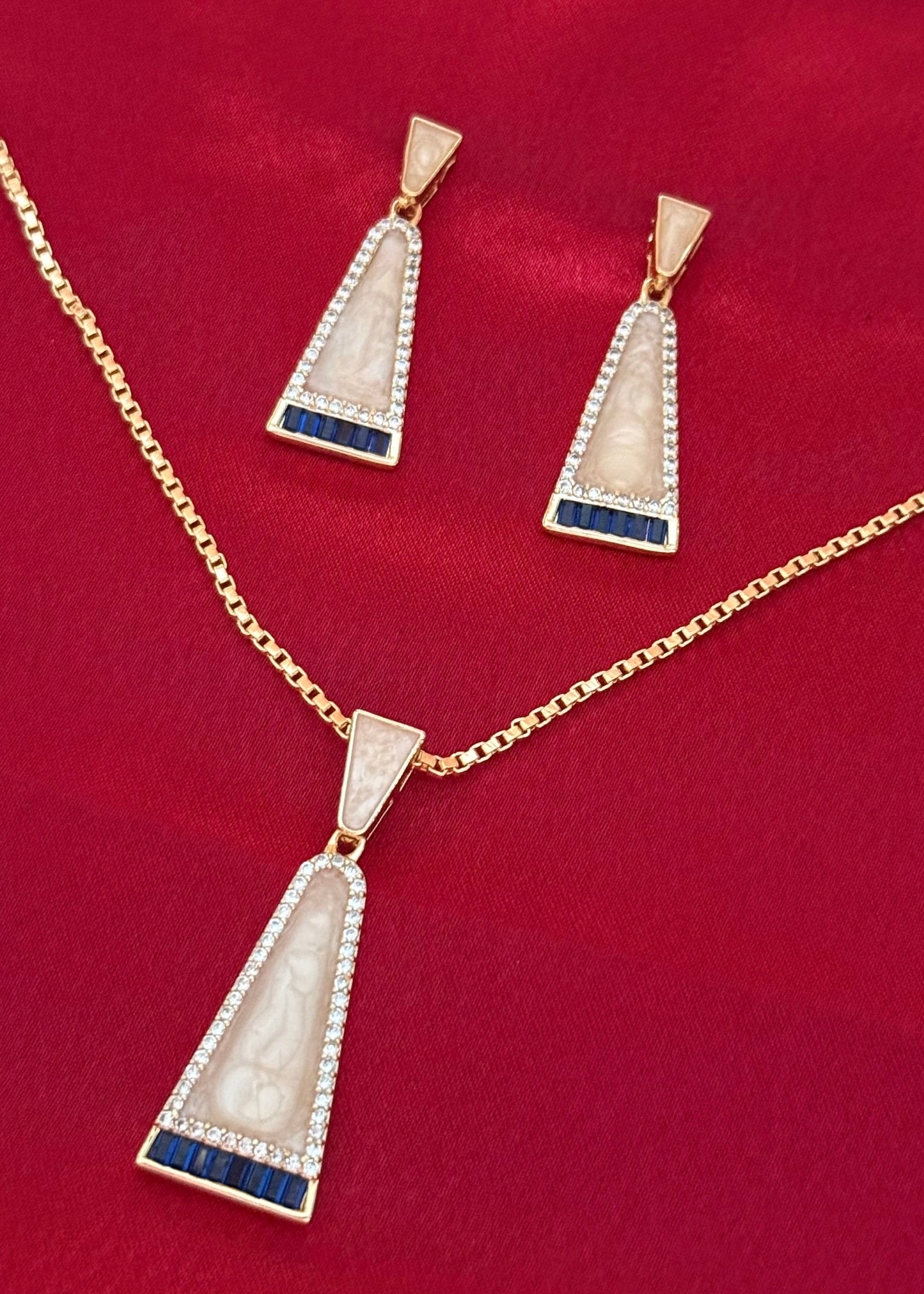 Pearl Gold Radiance Pendent Set