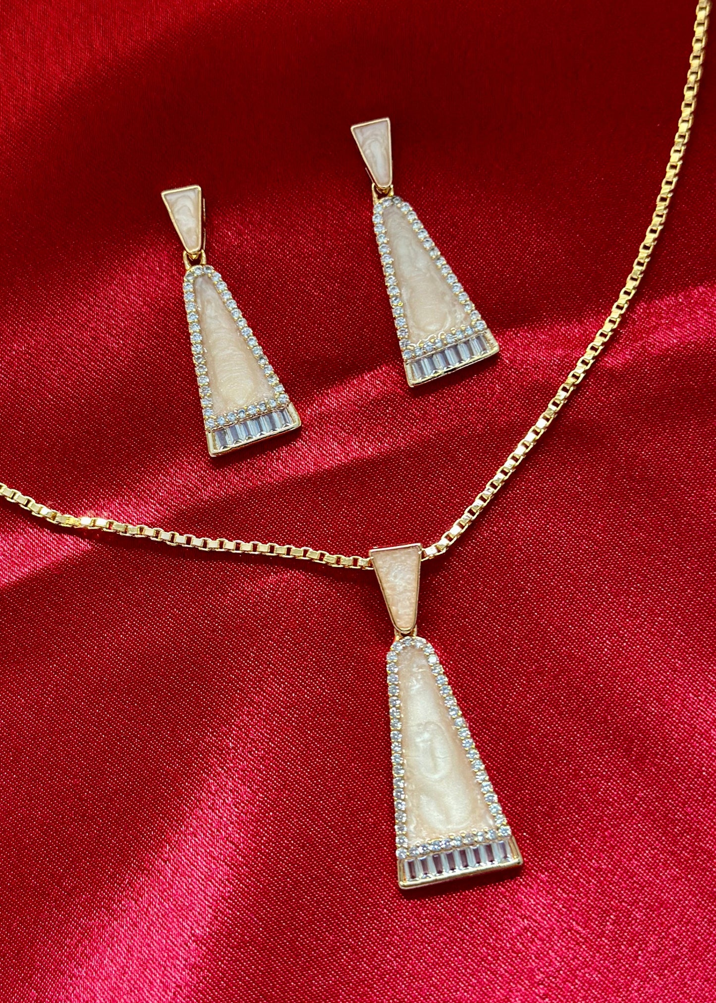 Pearl Gold Radiance Pendent Set