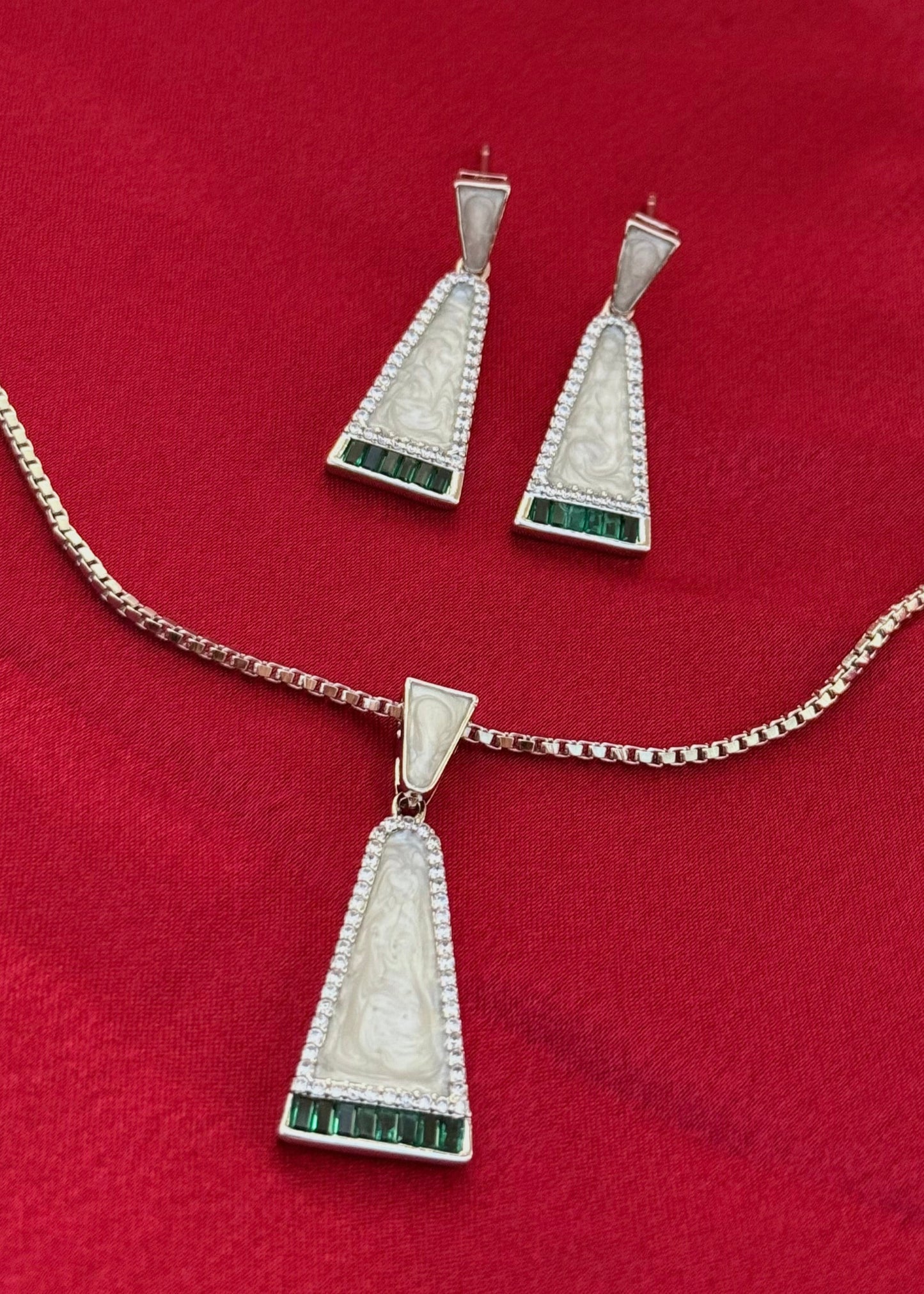 Pearl Silver Radiance Pendent Set