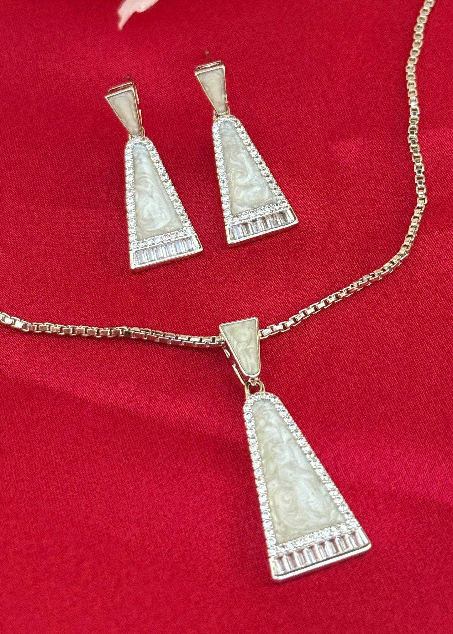Pearl Silver Radiance Pendent Set
