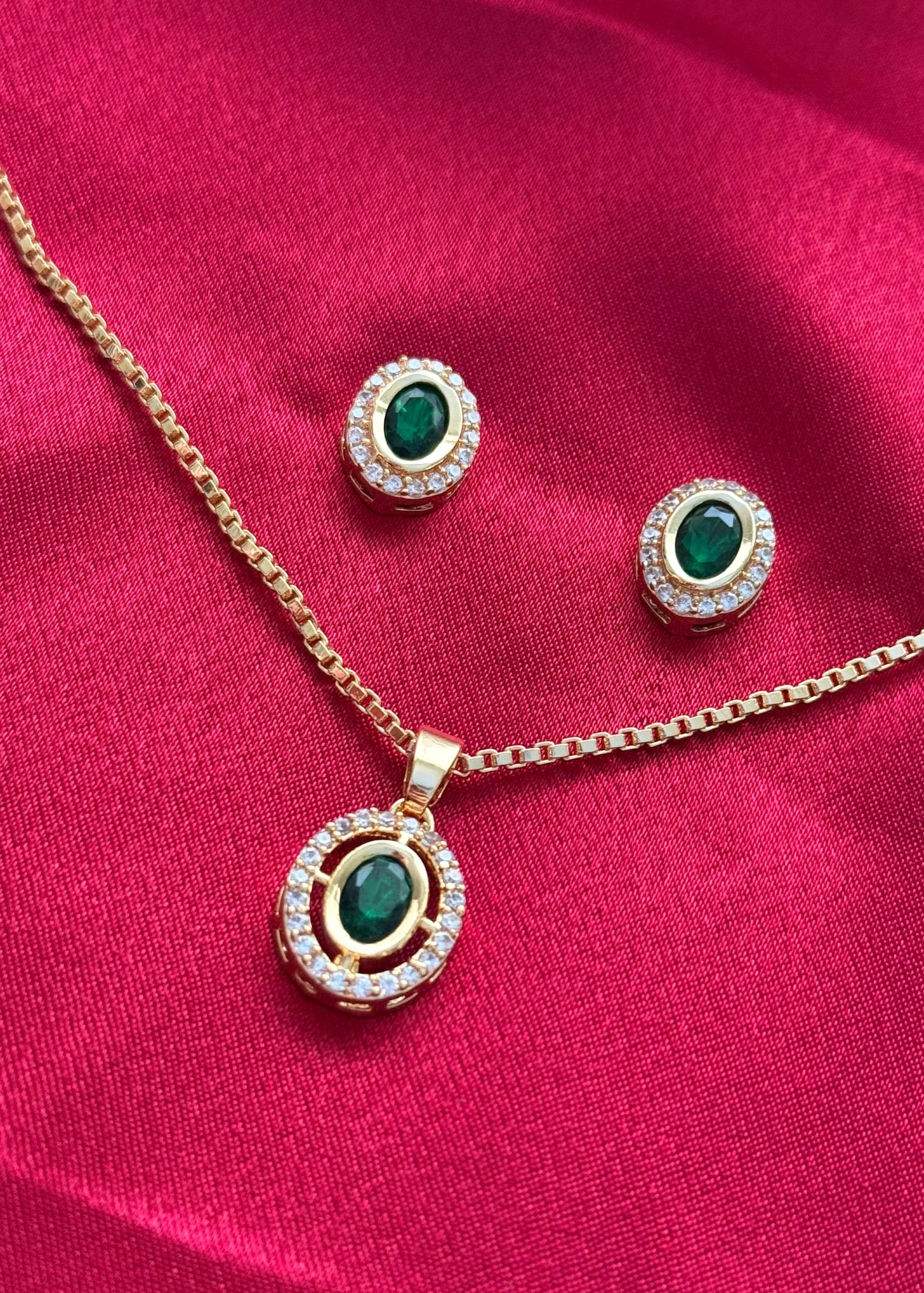 Suhana Pendant Set
