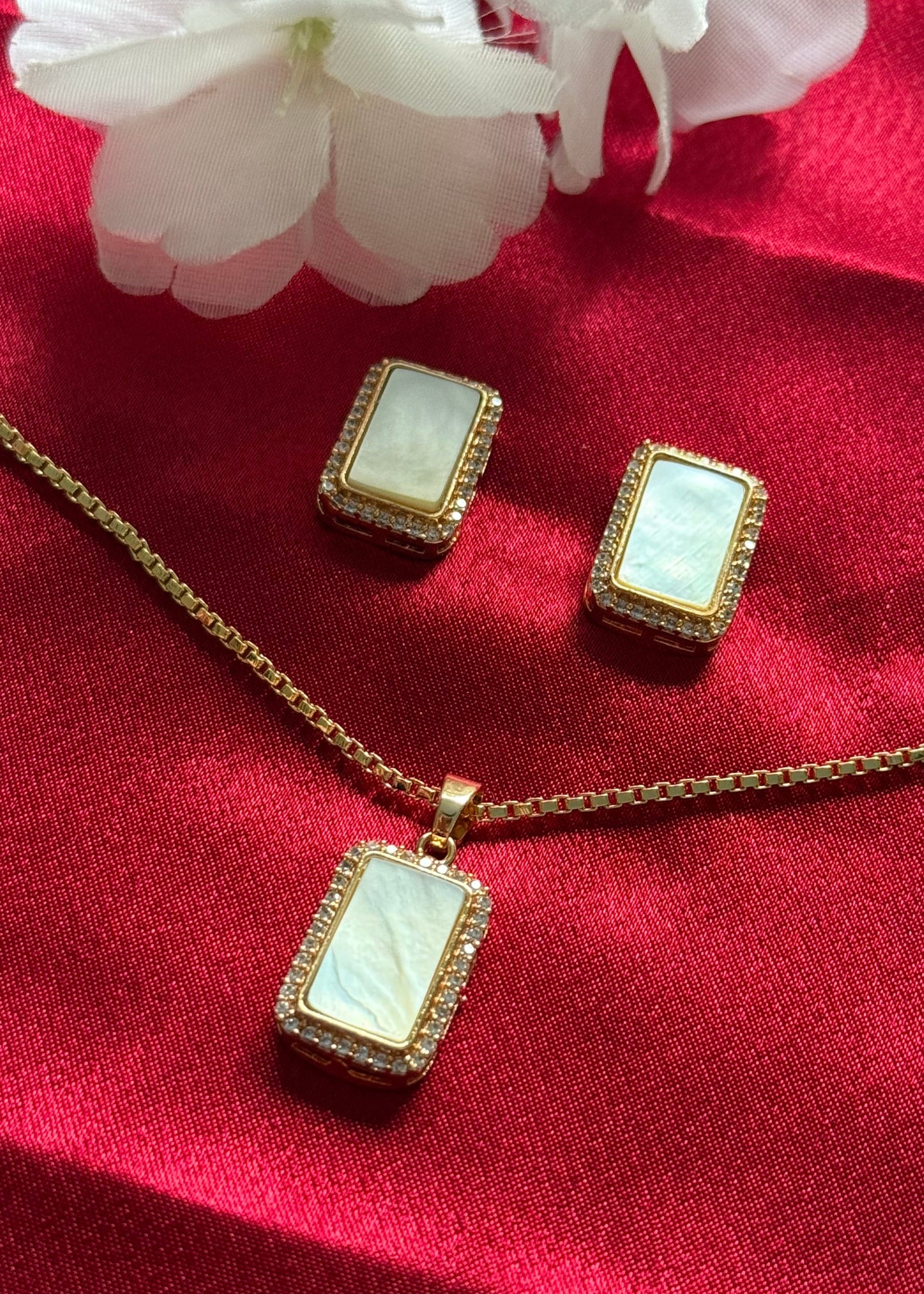 Opaline Pendent Set