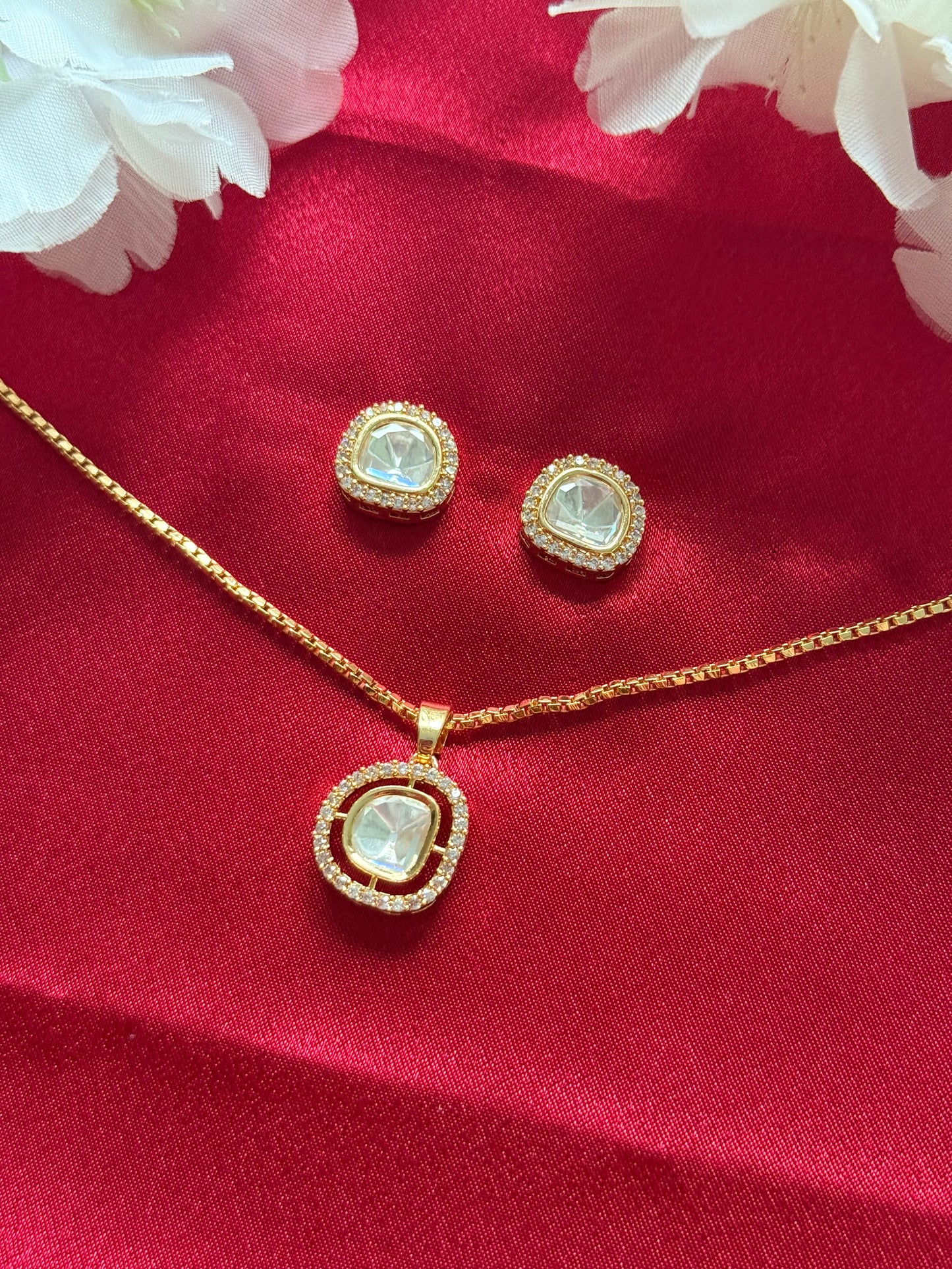 Aaranya Pendant Set