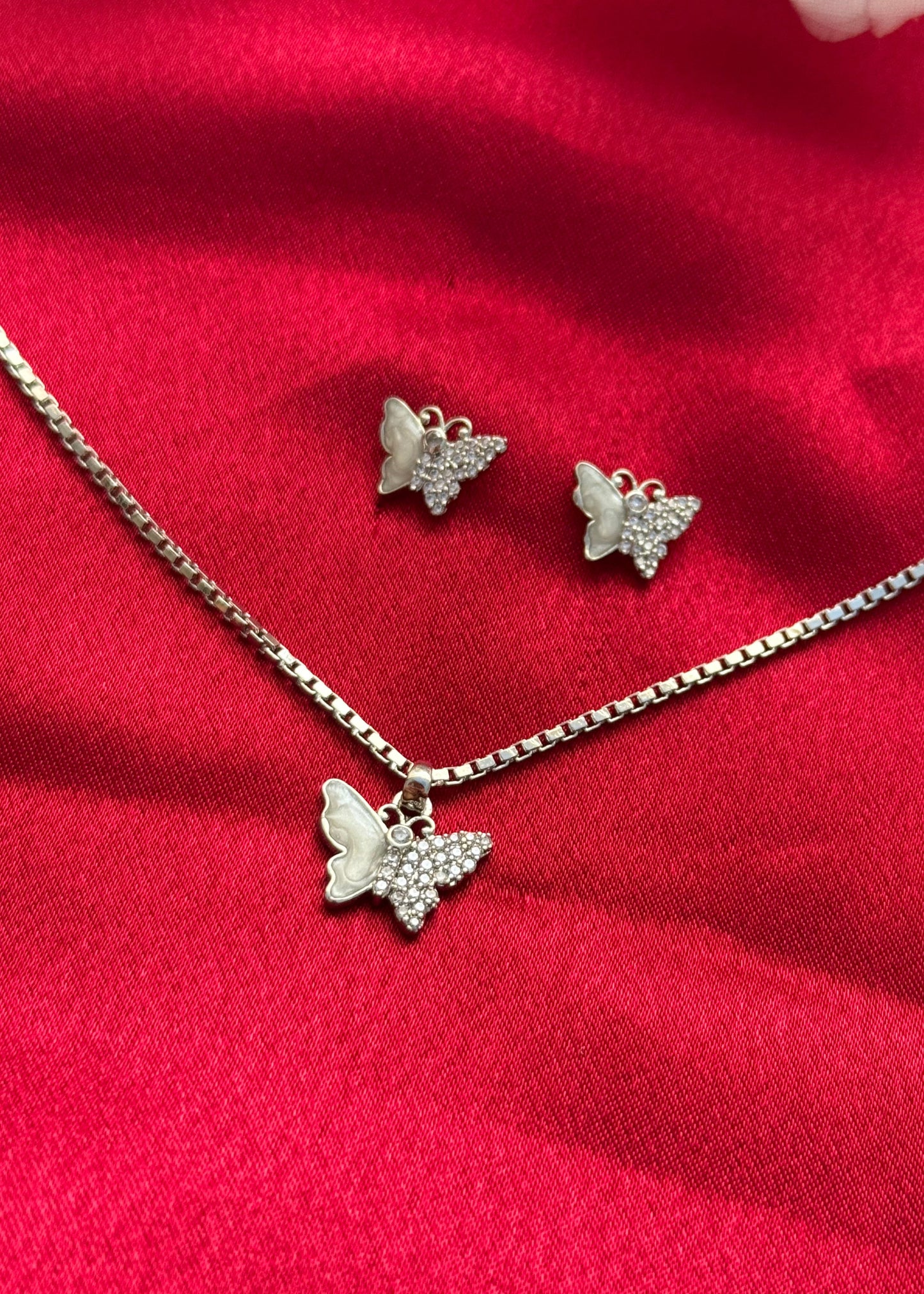 Elira Pendant Set