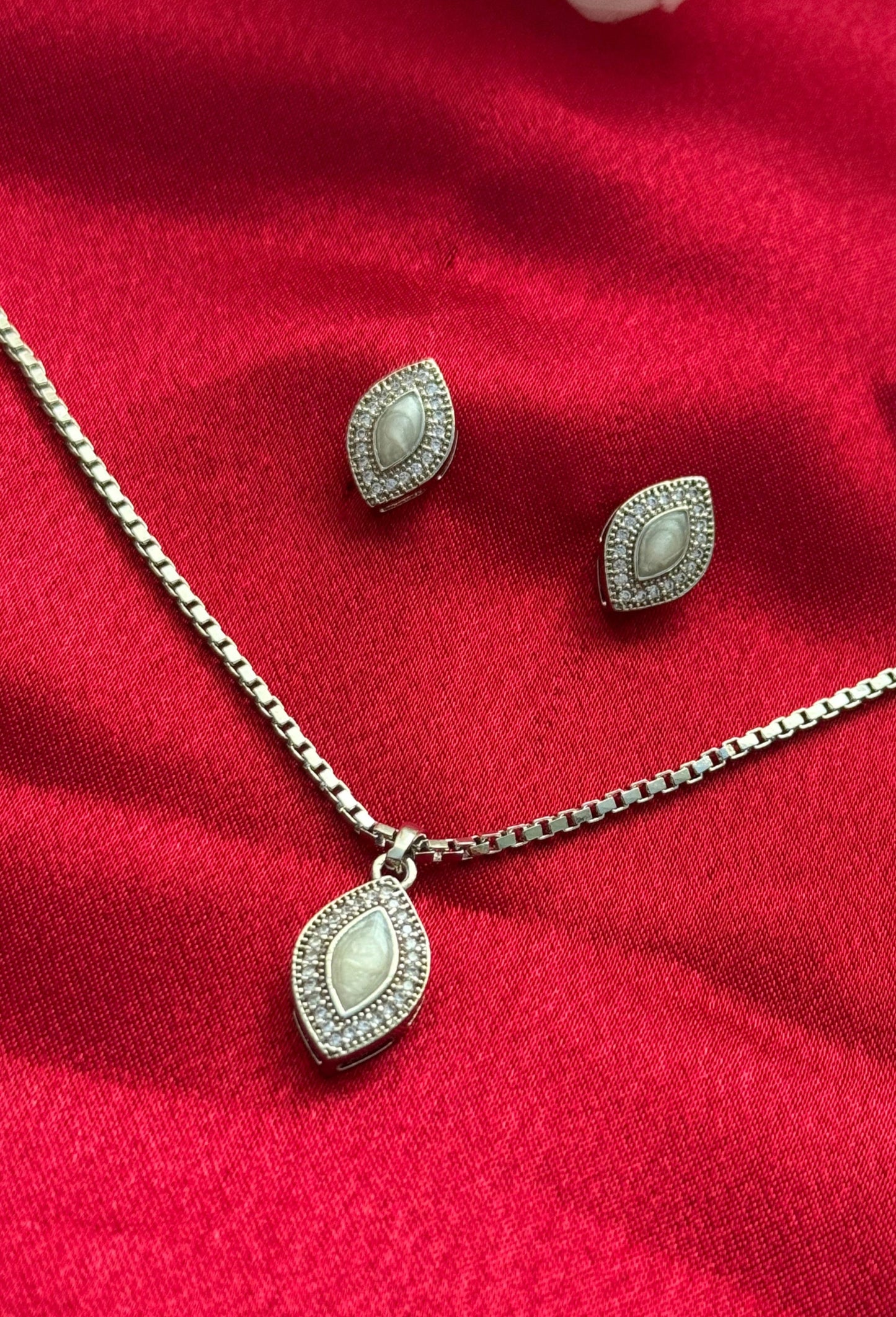 Luna Dewdrop Pendant Set