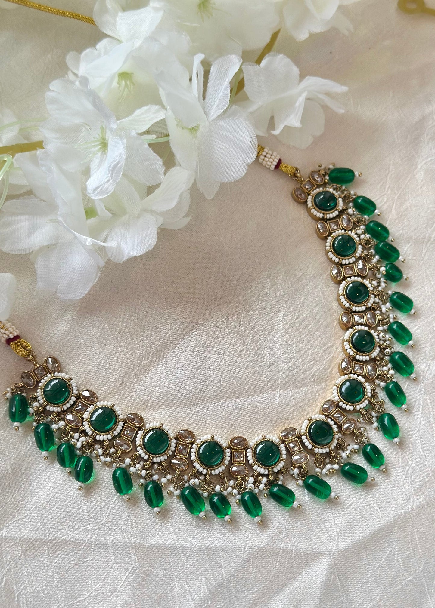 Tvarika Necklace Set