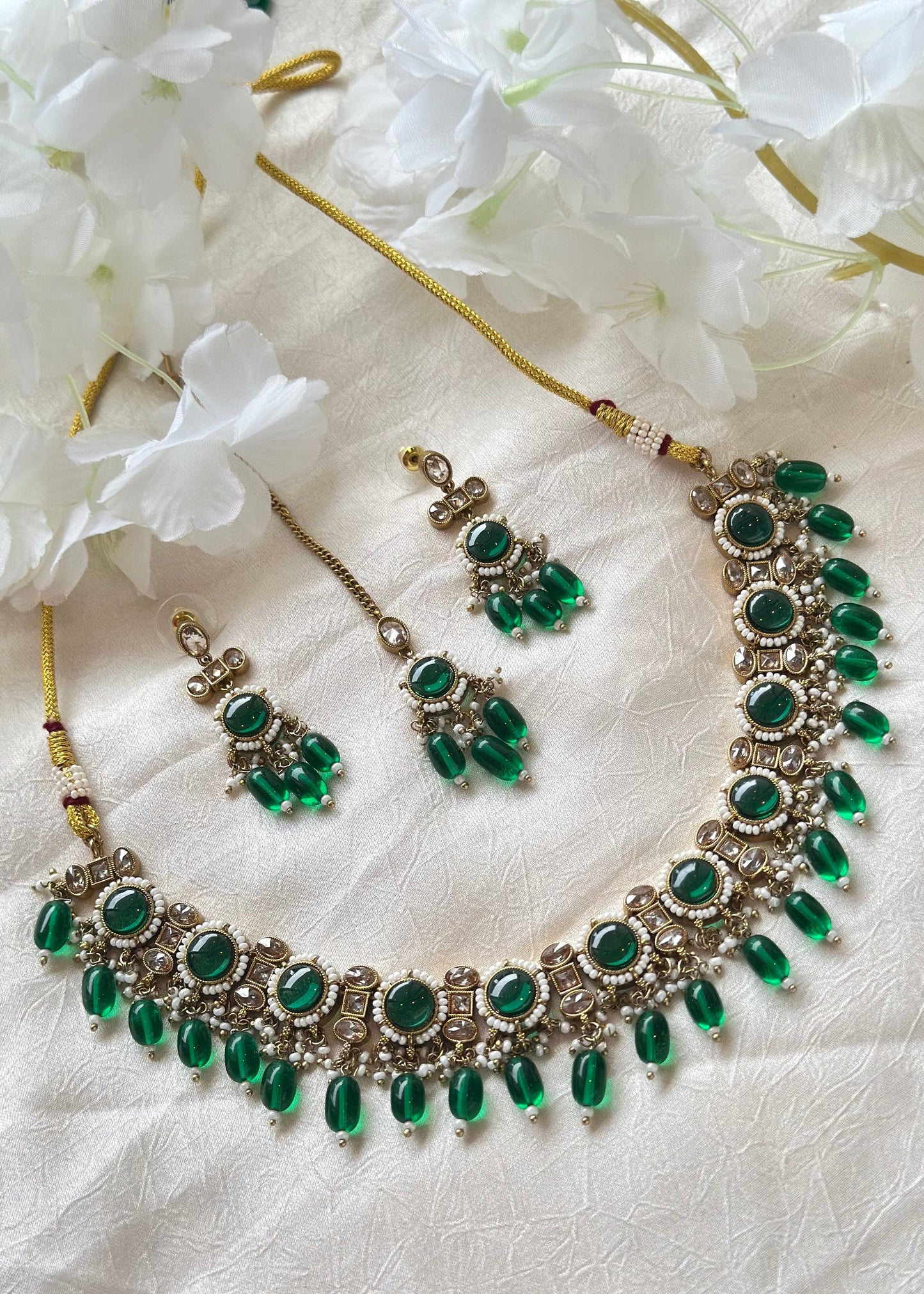 Tvarika Necklace Set