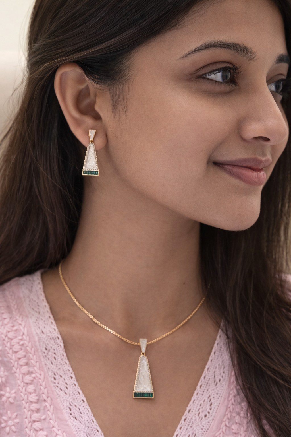 Pearl Gold Radiance Pendent Set