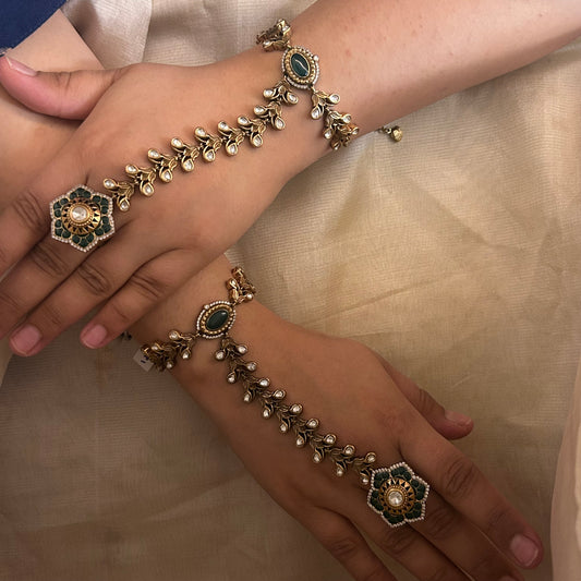 Pushpa Meenakari Hathpans