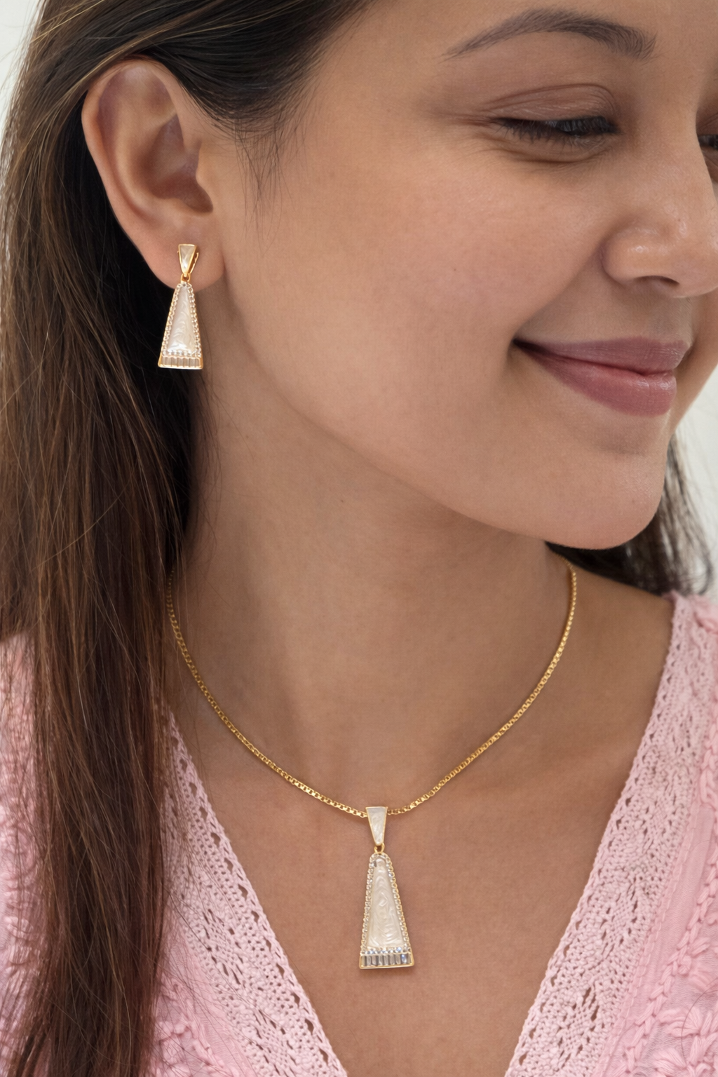 Pearl Gold Radiance Pendent Set