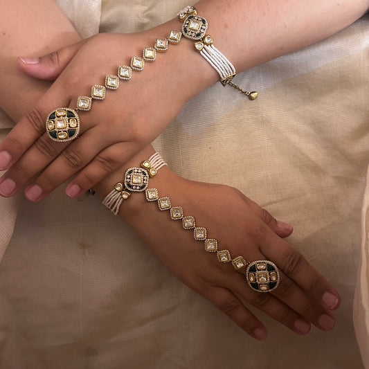 Noorvaya Pearl Hathpans