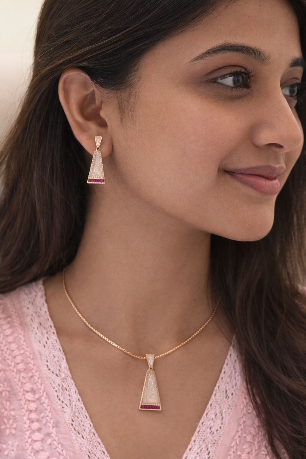 Pearl Gold Radiance Pendent Set