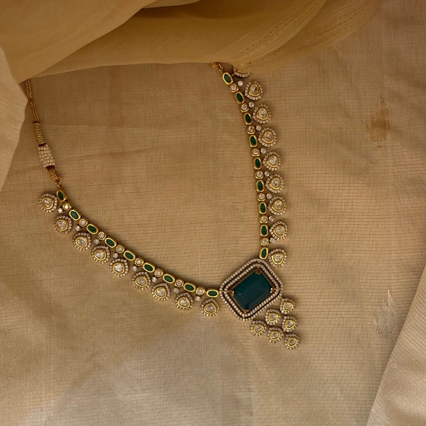 Rajsi Panna Necklace Set
