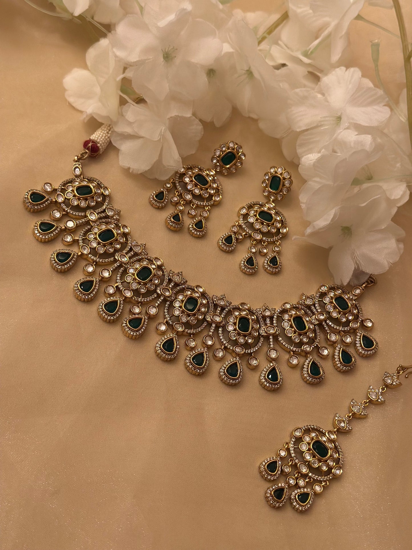 Taarini Necklace Set