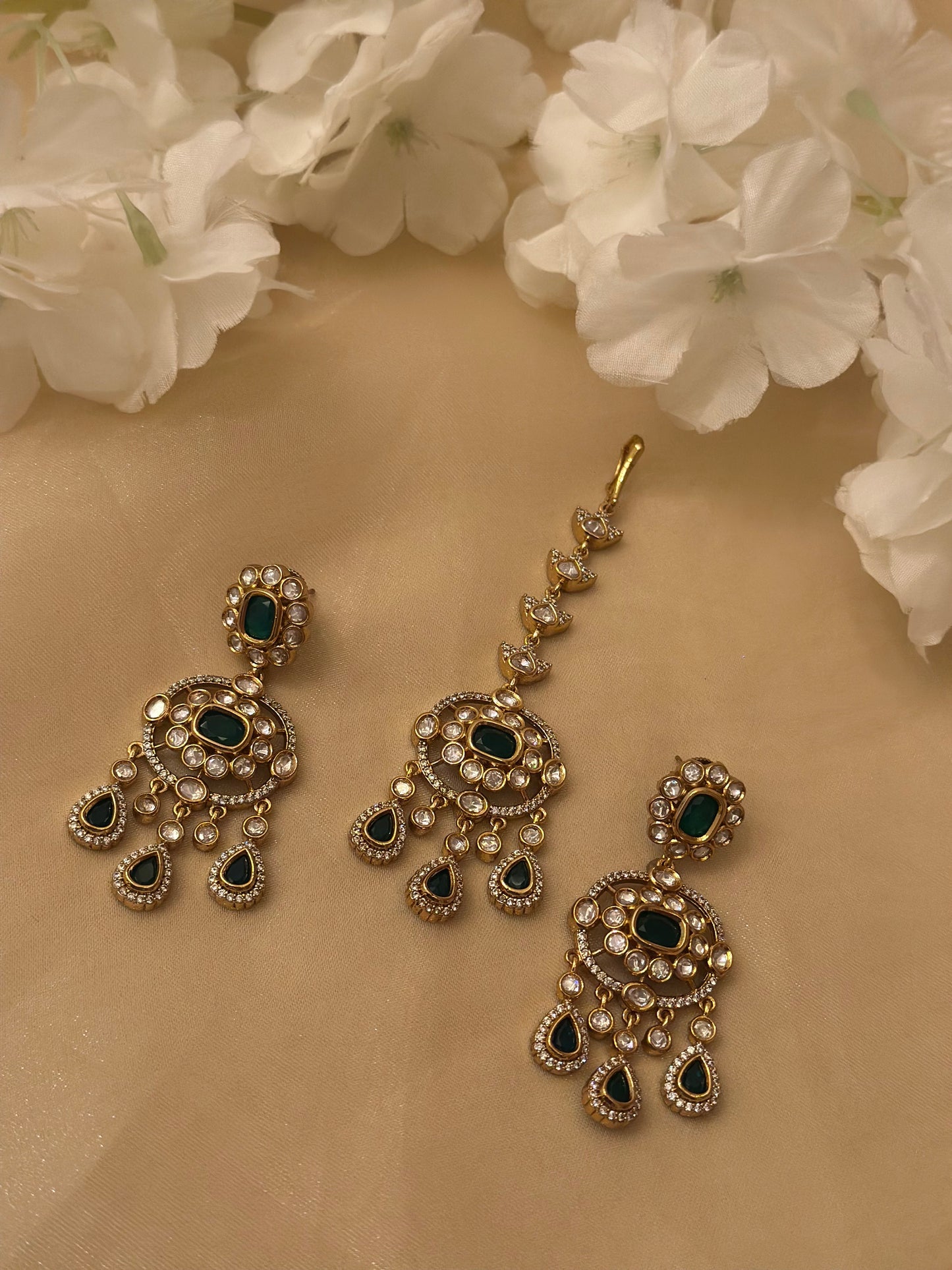 Taarini Necklace Set