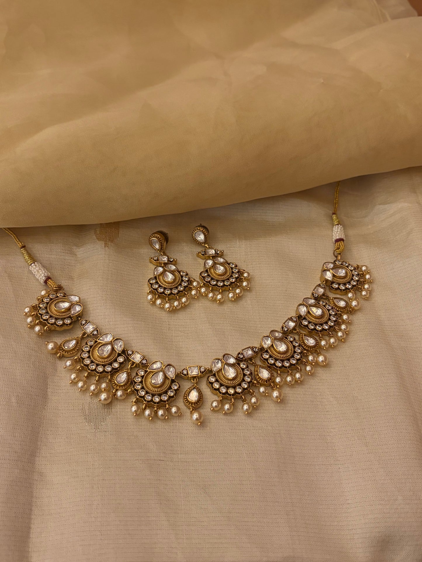 Evara Necklace Set
