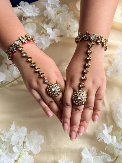 Siyaani Hathphool