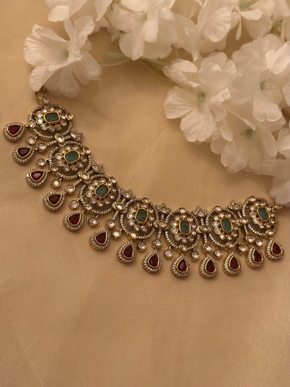 Taarini Necklace Set