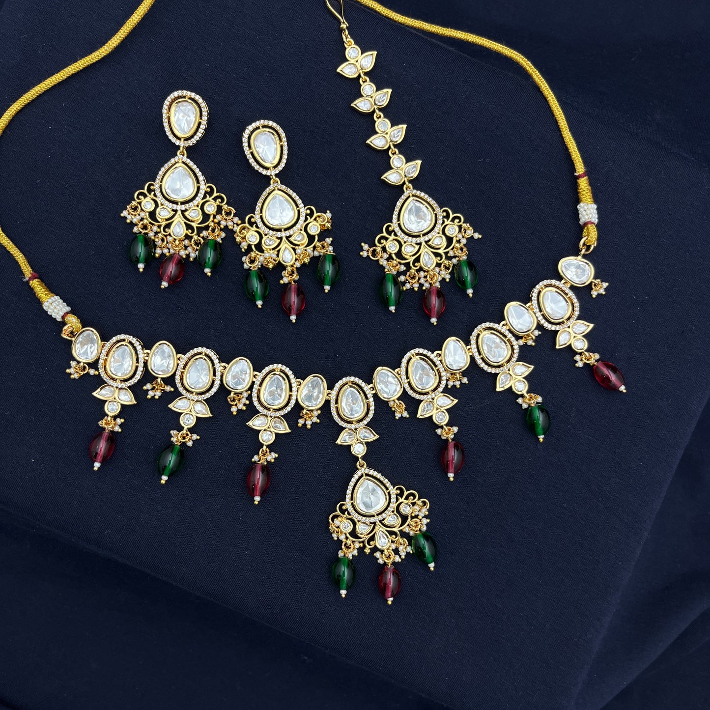 Oval Styled Kundan Necklace Set