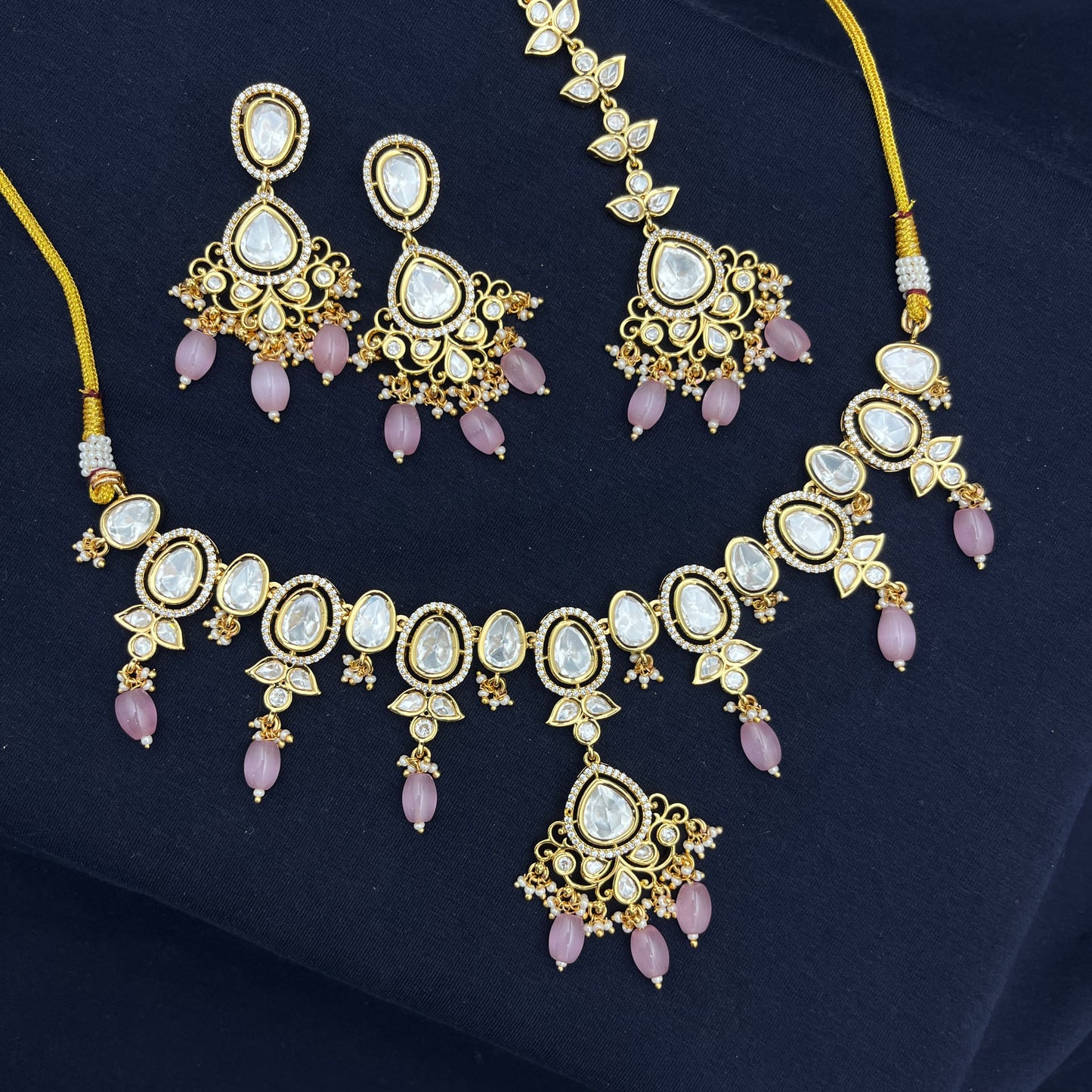 Oval Styled Kundan Necklace Set