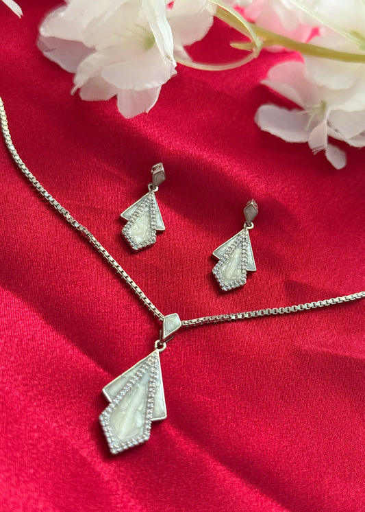 Alira Pendent Set