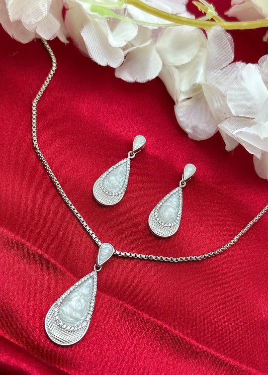 Ivora Pendant Set