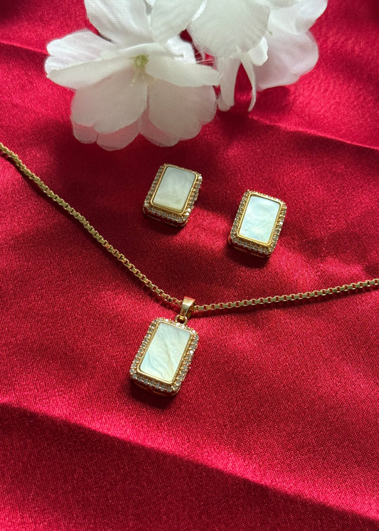 Opaline Pendent Set