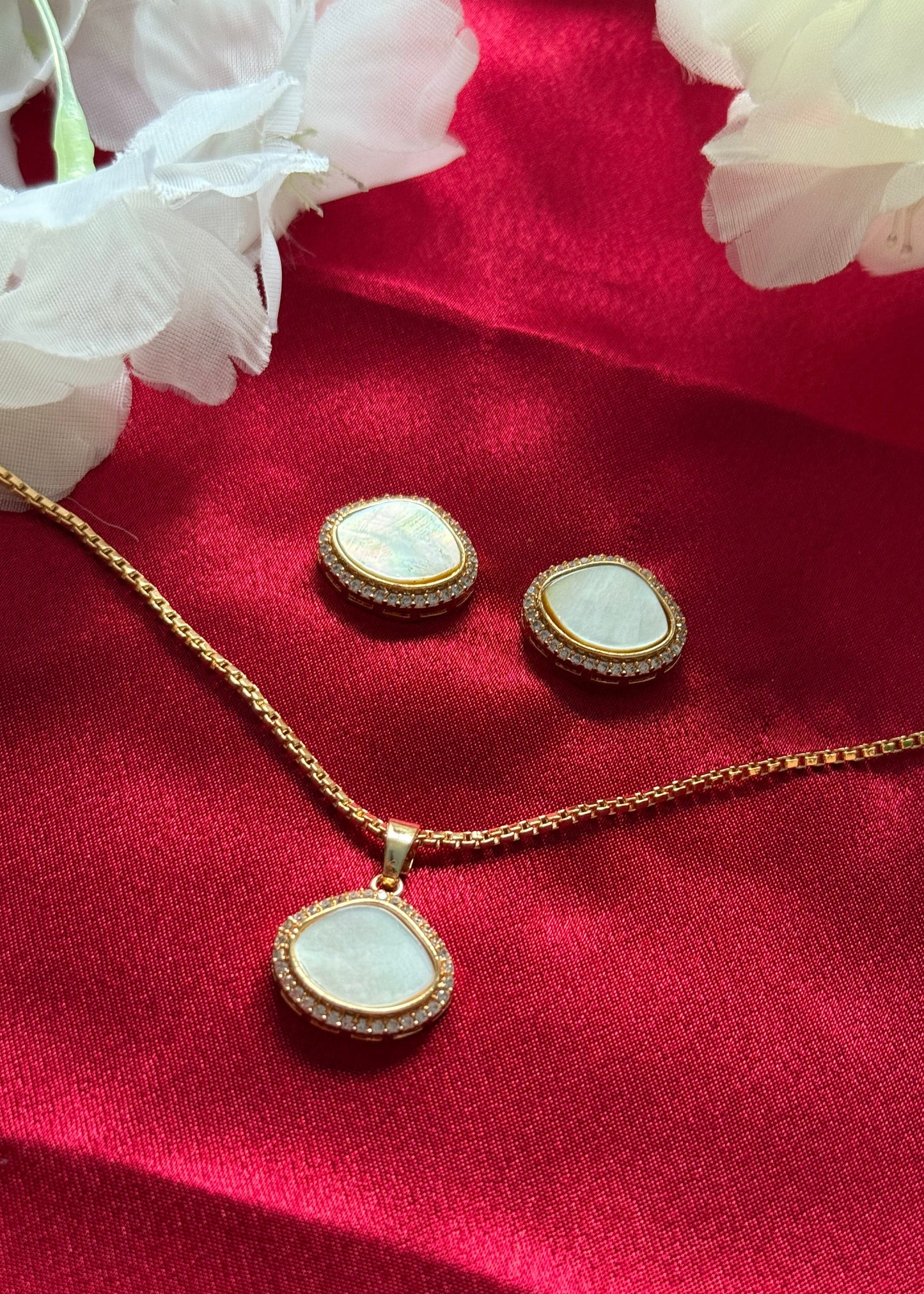 Serene Pendant Set