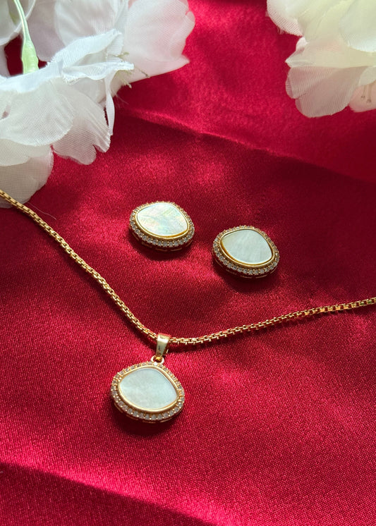 Serene Pendant Set