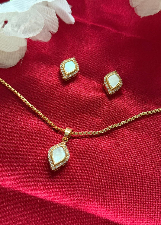 Zivana Pendant Set