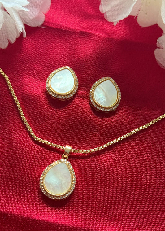 Pearldrop Pendant Set
