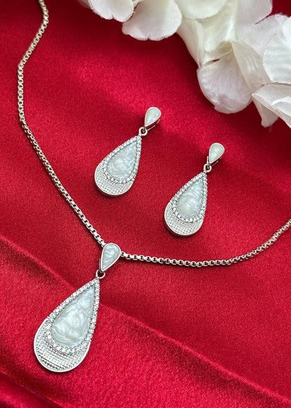 Ivora Pendant Set