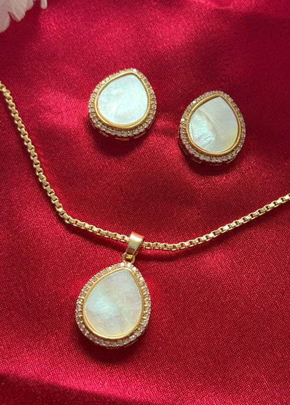 Pearldrop Pendant Set