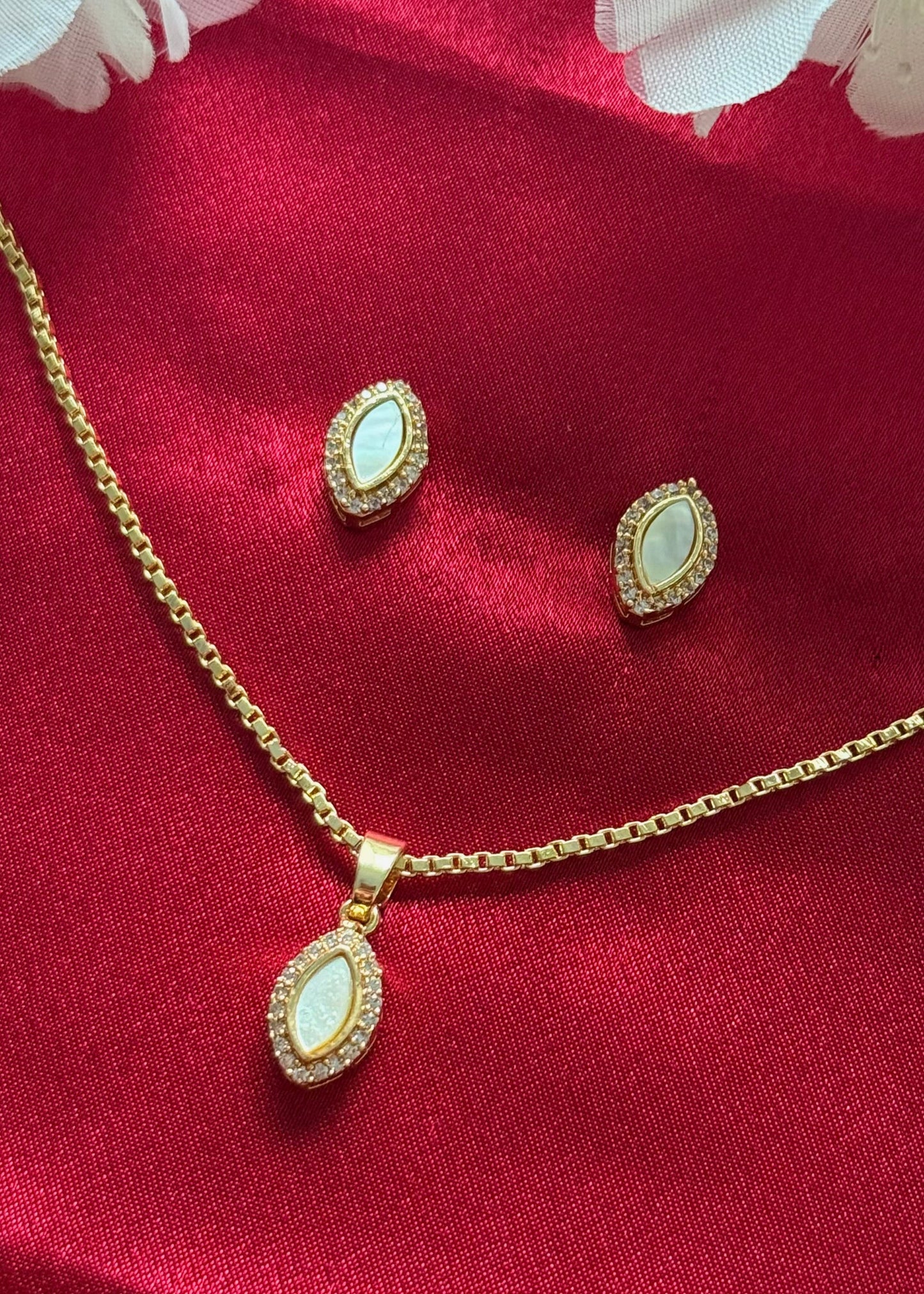 Lunar Dew Pendant Set