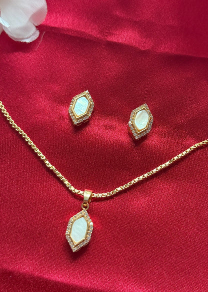 Belliza Pendent Set