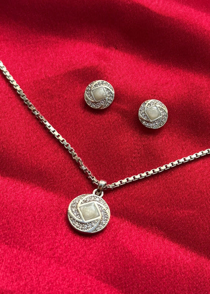 Starra Pendant Set