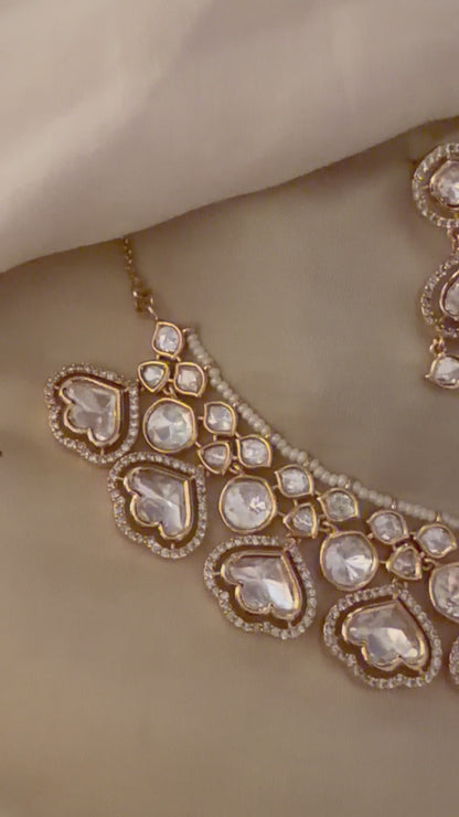 Saavi Necklace Set
